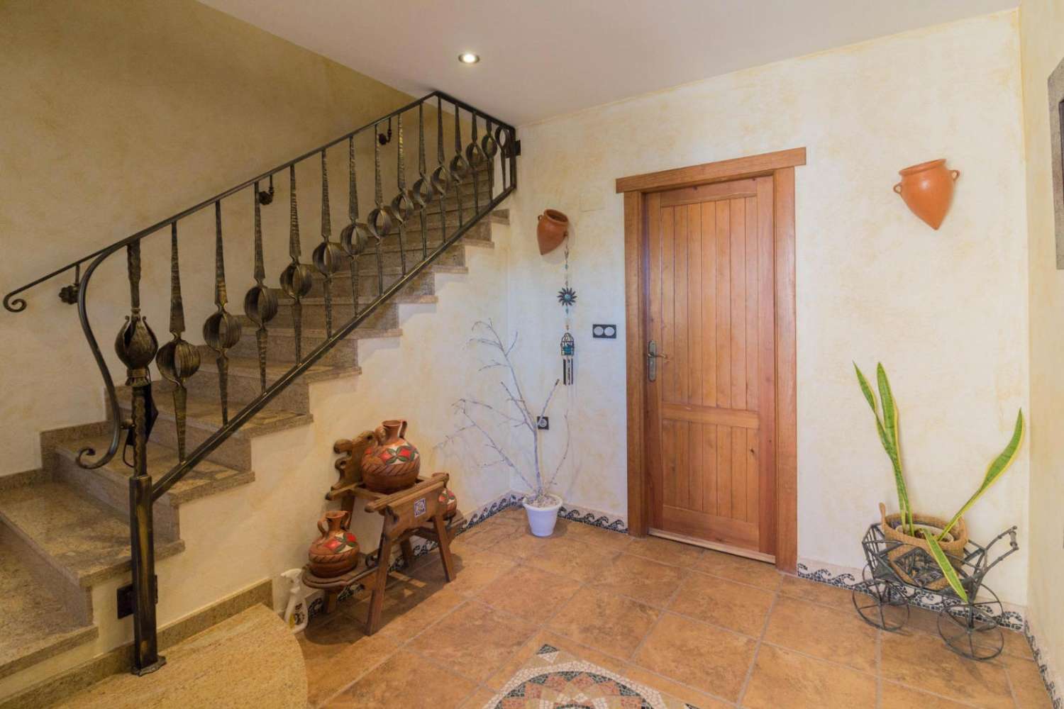 SPECTACULAR DETACHED VILLA OF MORE THAN 330 m² WITH VIEWS OF THE SIERRA DE REDOVÁN