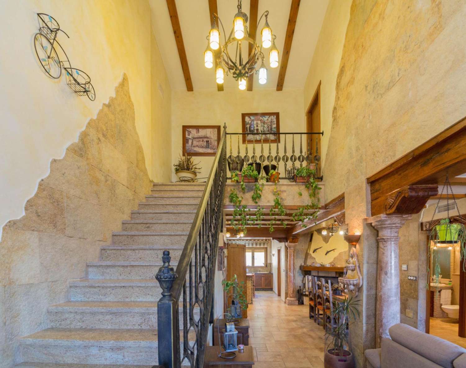 SPECTACULAR DETACHED VILLA OF MORE THAN 330 m² WITH VIEWS OF THE SIERRA DE REDOVÁN