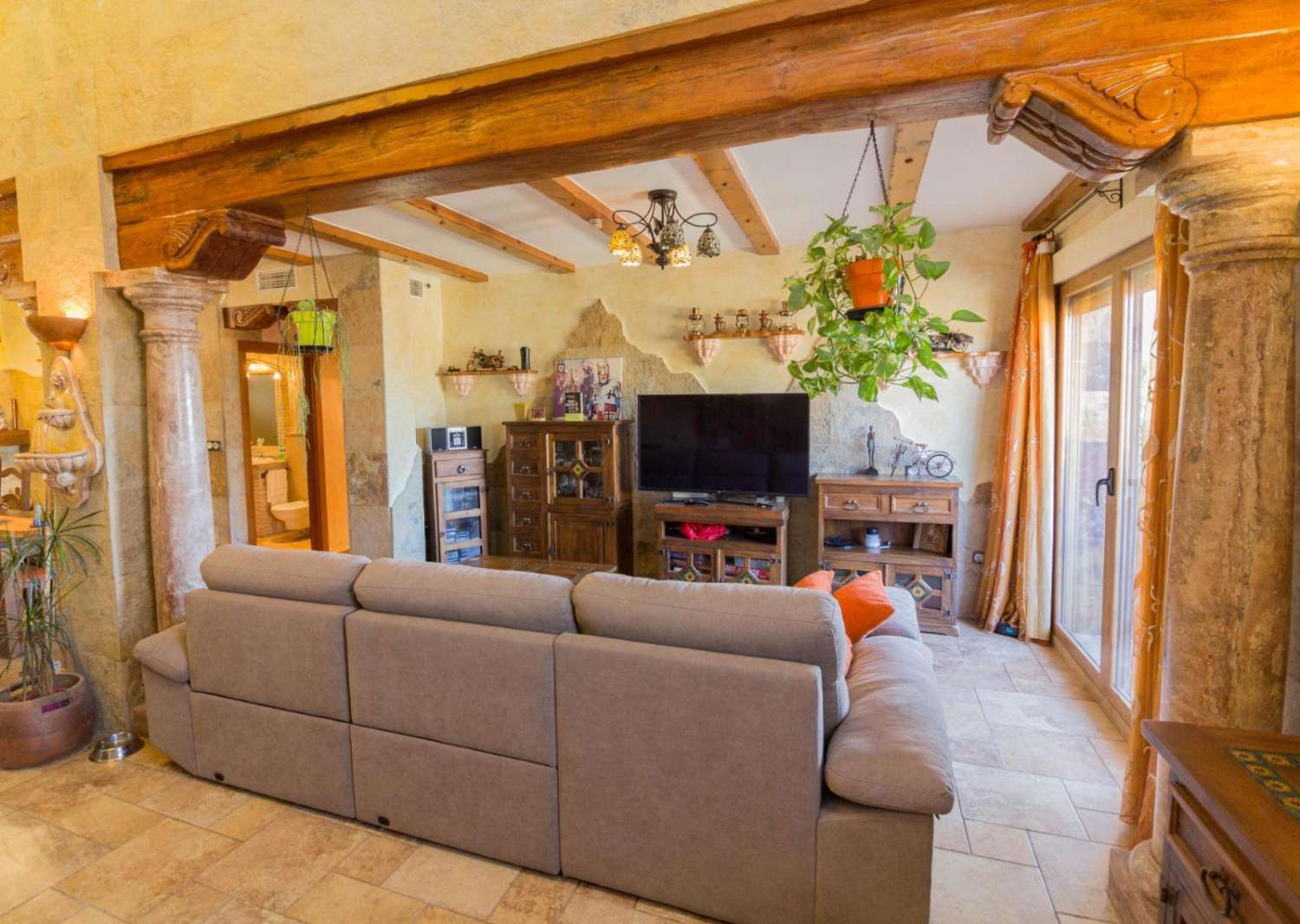 SPECTACULAR DETACHED VILLA OF MORE THAN 330 m² WITH VIEWS OF THE SIERRA DE REDOVÁN