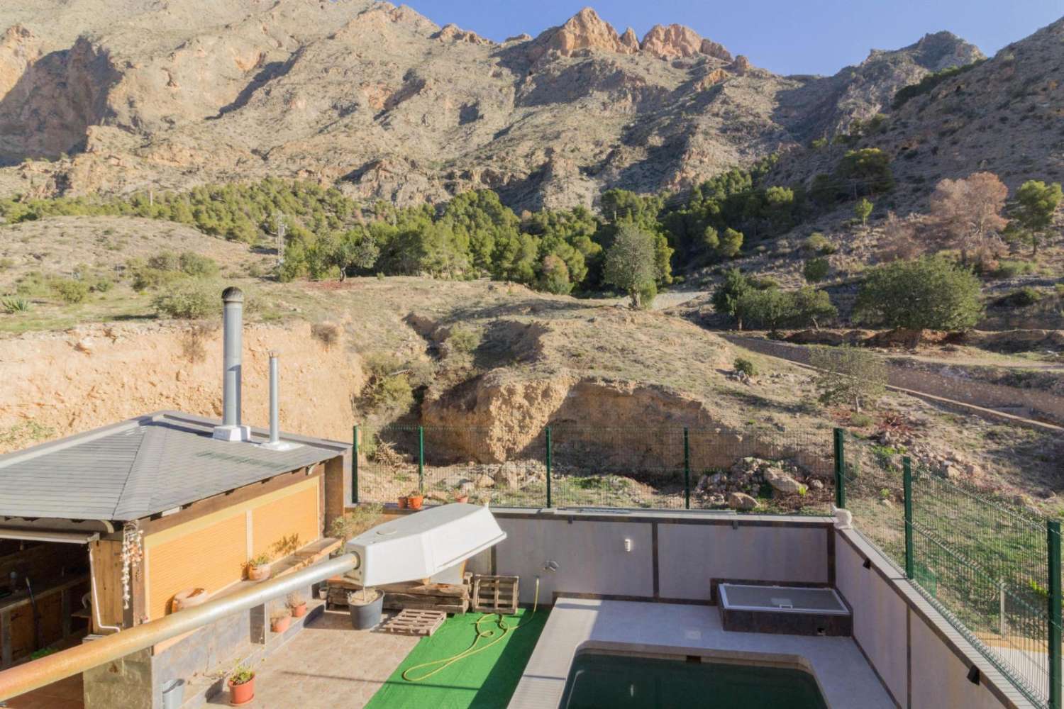 SPECTACULAR DETACHED VILLA OF MORE THAN 330 m² WITH VIEWS OF THE SIERRA DE REDOVÁN