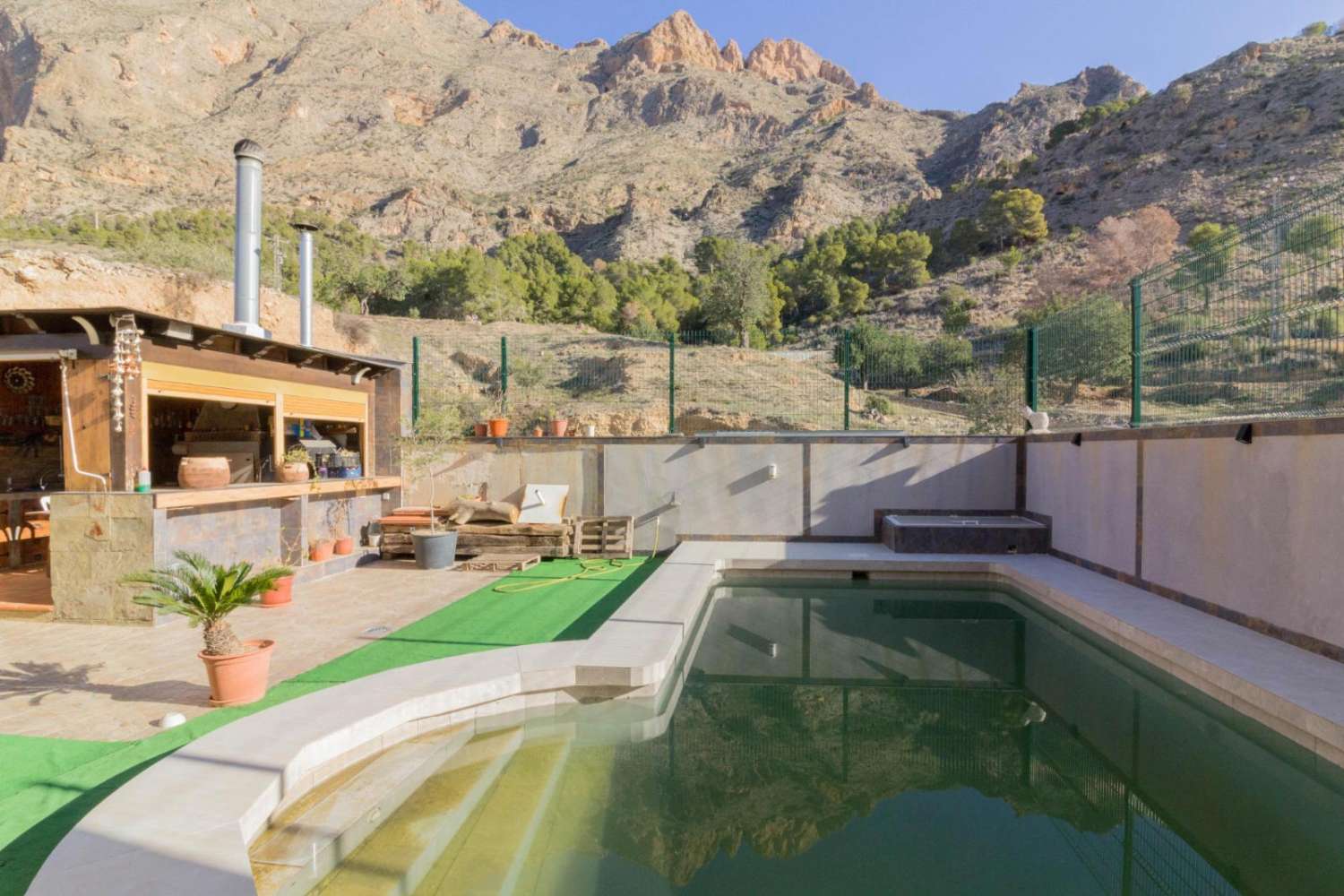 SPECTACULAR DETACHED VILLA OF MORE THAN 330 m² WITH VIEWS OF THE SIERRA DE REDOVÁN
