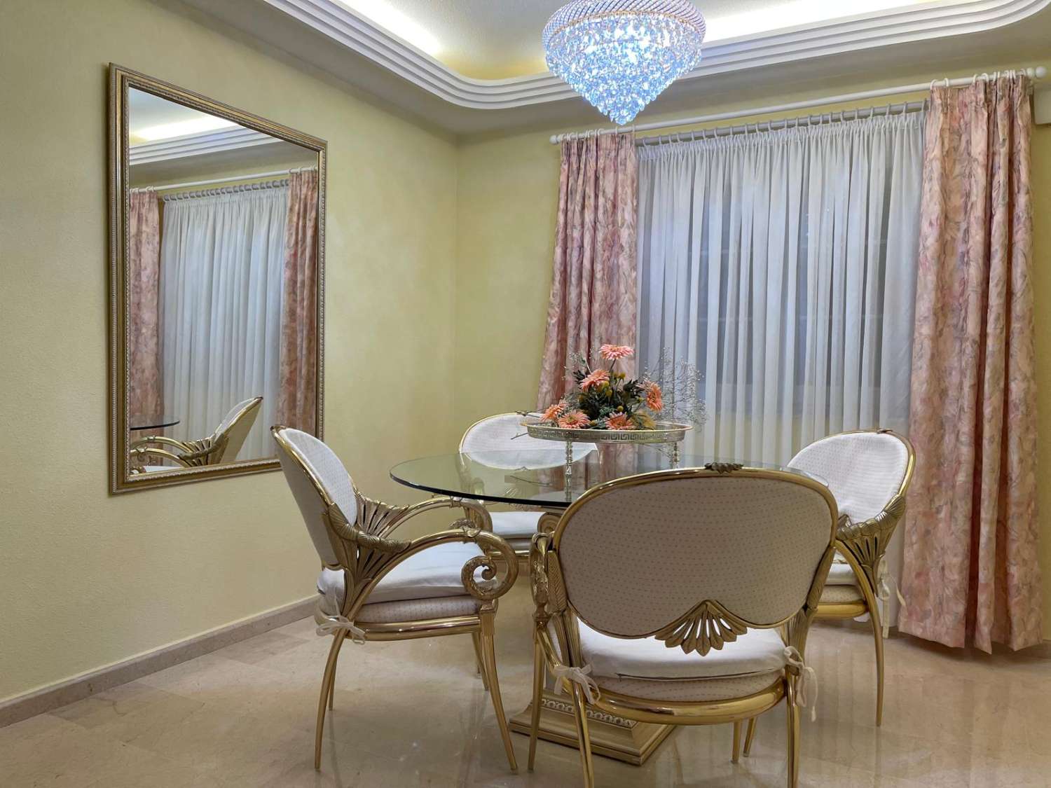 MEZONETOVÝ PENTHOUSE S PĚTI TERASAMI, GARÁŽÍ, PŘIROZENÝM SVĚTLEM A VŠESTRANNÝMI PROSTORY