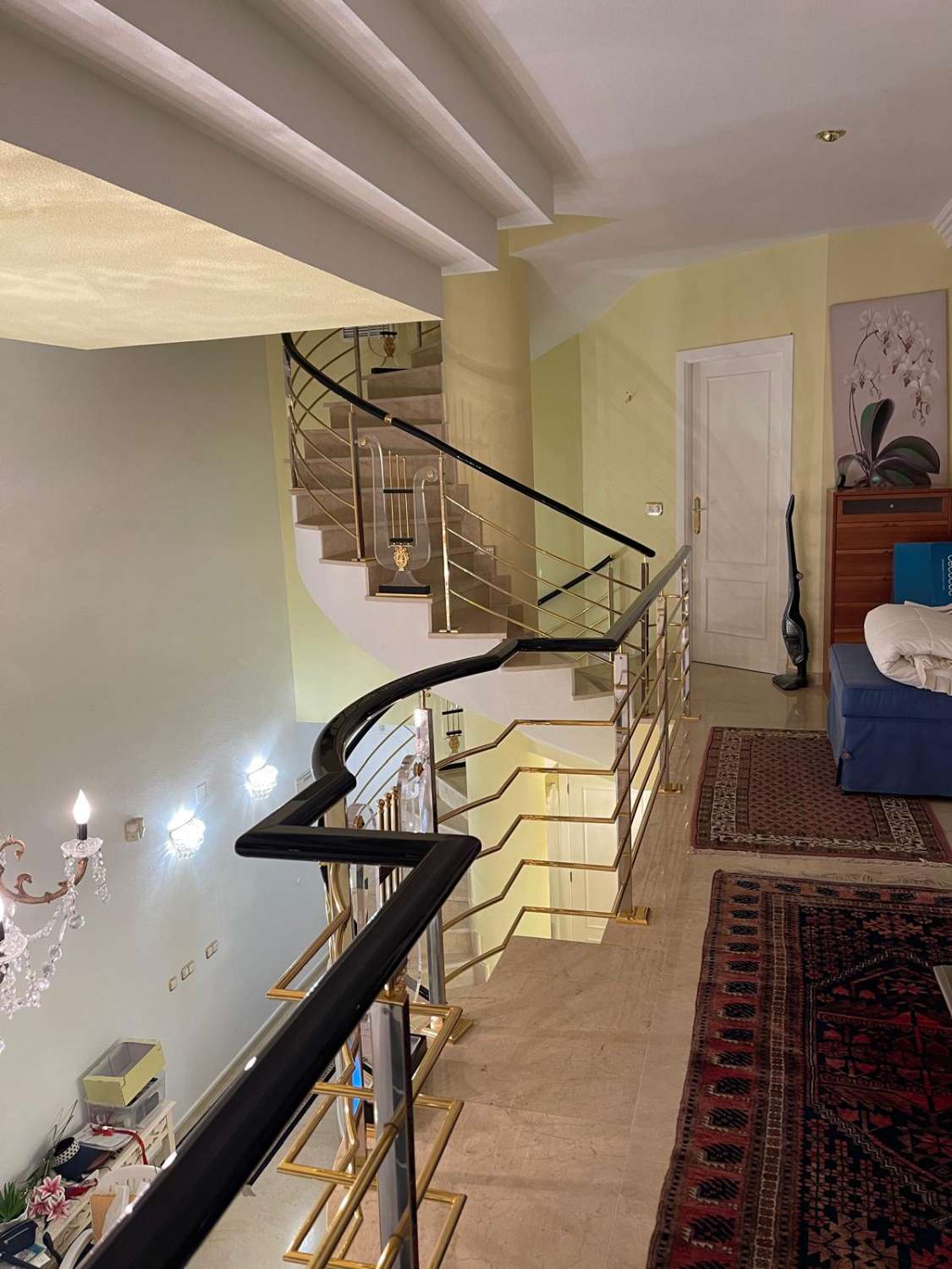 MEZONETOVÝ PENTHOUSE S PĚTI TERASAMI, GARÁŽÍ, PŘIROZENÝM SVĚTLEM A VŠESTRANNÝMI PROSTORY