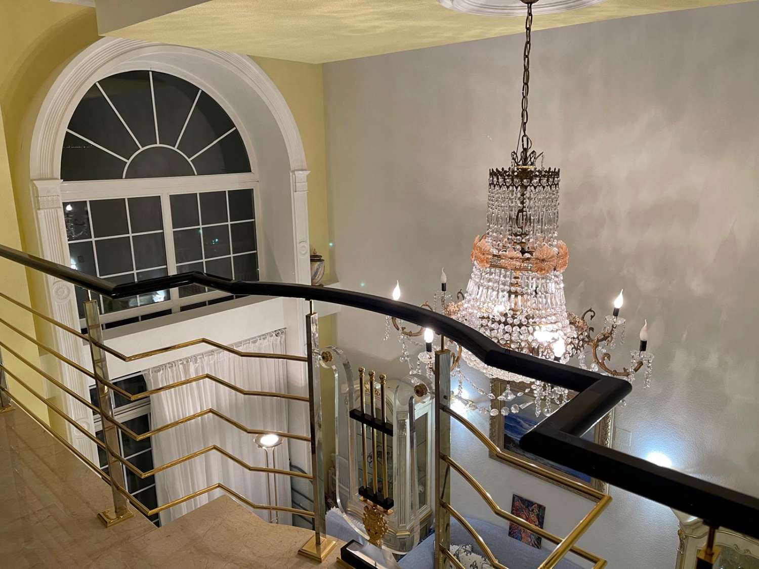 MEZONETOVÝ PENTHOUSE S PĚTI TERASAMI, GARÁŽÍ, PŘIROZENÝM SVĚTLEM A VŠESTRANNÝMI PROSTORY