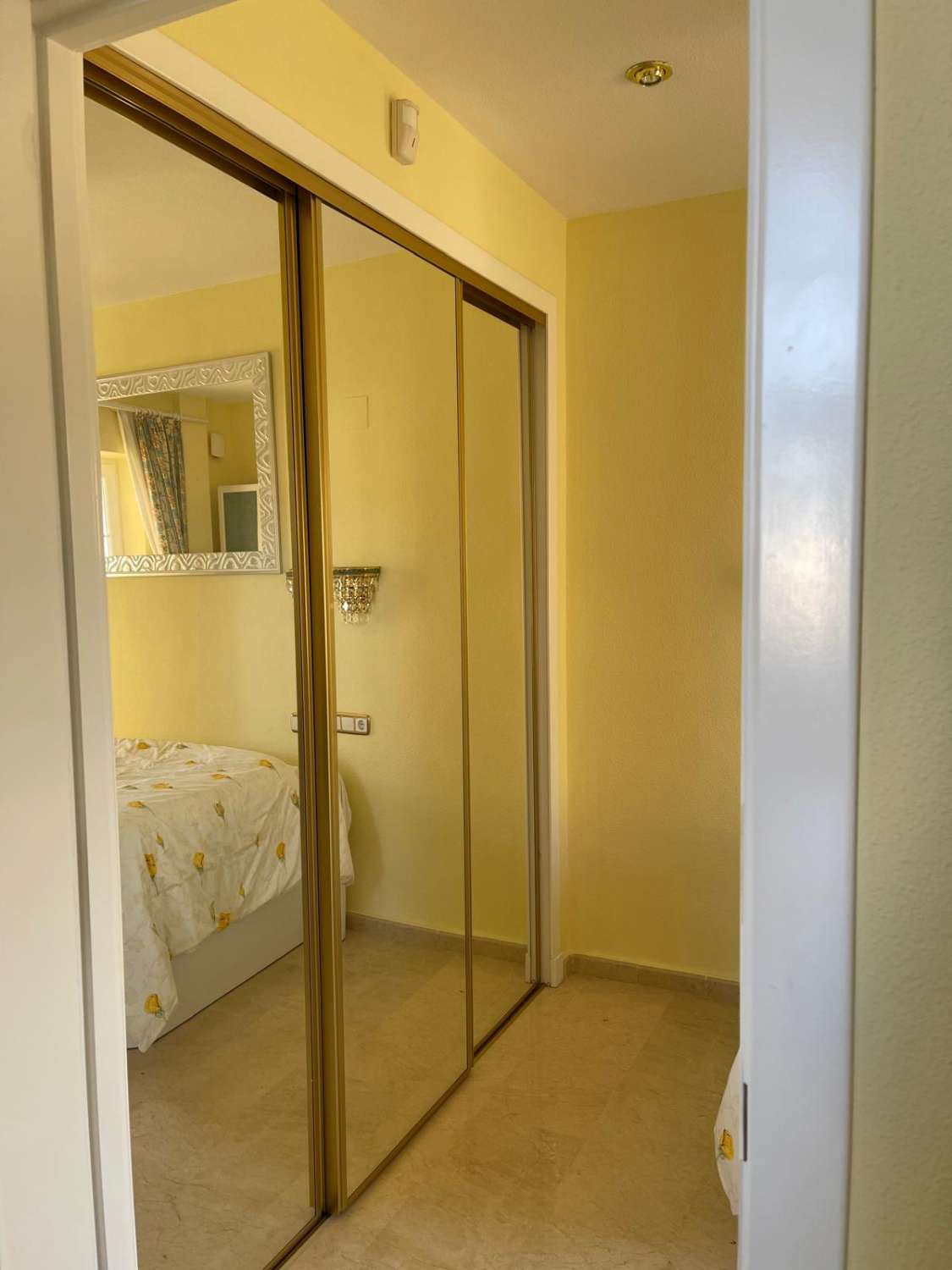 MEZONETOVÝ PENTHOUSE S PĚTI TERASAMI, GARÁŽÍ, PŘIROZENÝM SVĚTLEM A VŠESTRANNÝMI PROSTORY