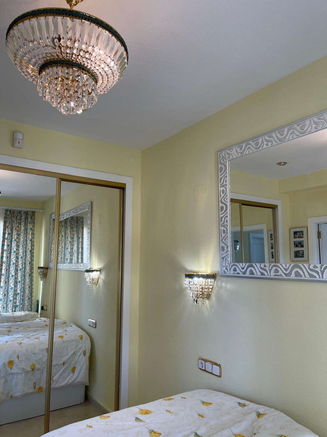 MEZONETOVÝ PENTHOUSE S PĚTI TERASAMI, GARÁŽÍ, PŘIROZENÝM SVĚTLEM A VŠESTRANNÝMI PROSTORY