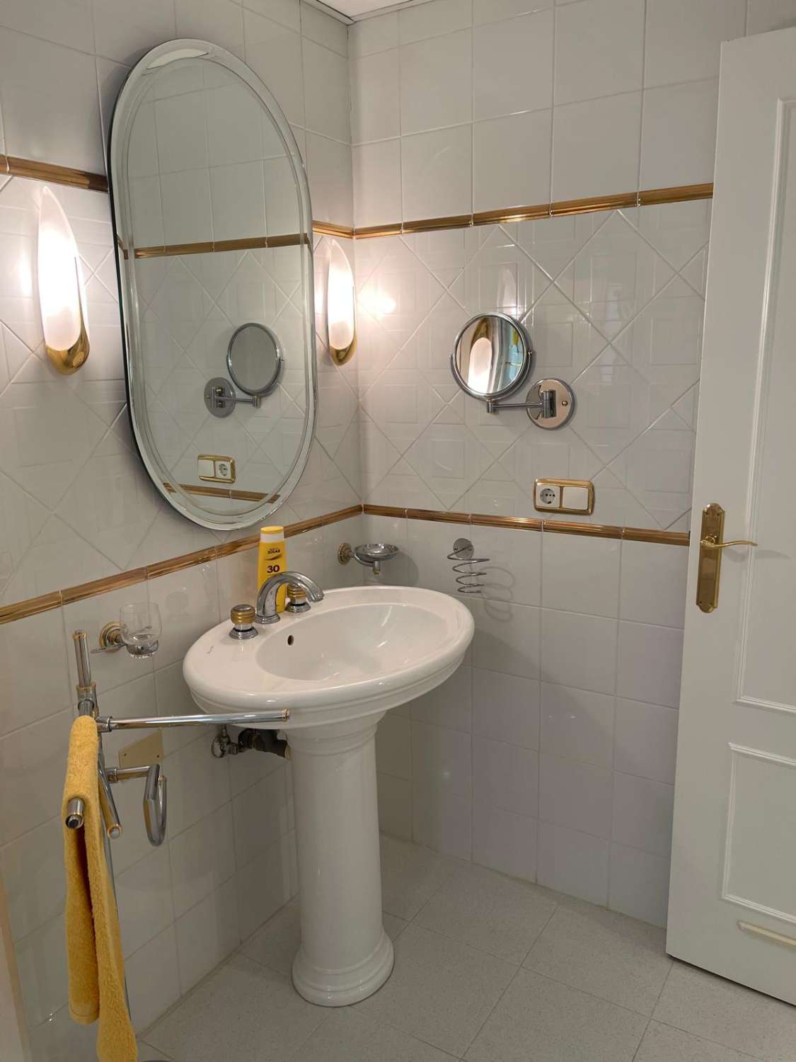 MEZONETOVÝ PENTHOUSE S PĚTI TERASAMI, GARÁŽÍ, PŘIROZENÝM SVĚTLEM A VŠESTRANNÝMI PROSTORY