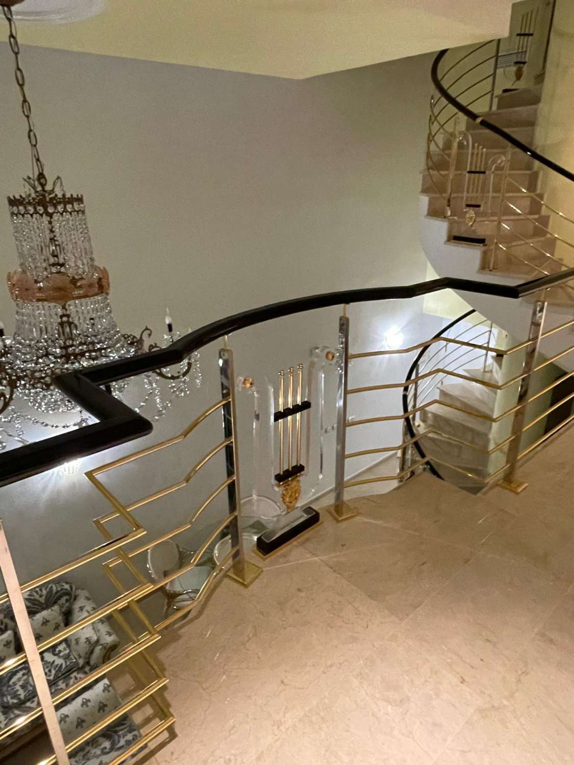 MEZONETOVÝ PENTHOUSE S PĚTI TERASAMI, GARÁŽÍ, PŘIROZENÝM SVĚTLEM A VŠESTRANNÝMI PROSTORY