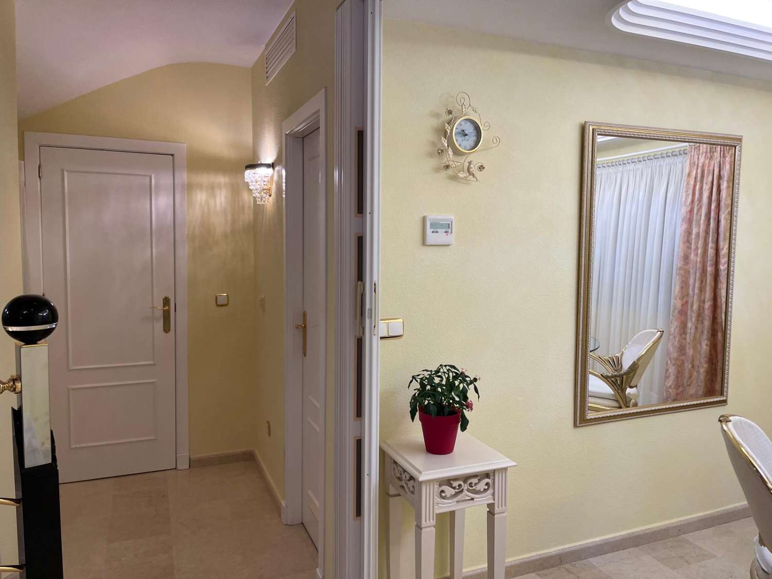 MEZONETOVÝ PENTHOUSE S PĚTI TERASAMI, GARÁŽÍ, PŘIROZENÝM SVĚTLEM A VŠESTRANNÝMI PROSTORY