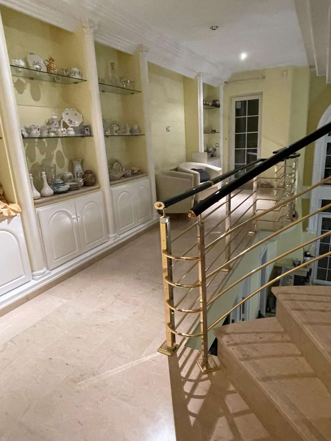 MEZONETOVÝ PENTHOUSE S PĚTI TERASAMI, GARÁŽÍ, PŘIROZENÝM SVĚTLEM A VŠESTRANNÝMI PROSTORY