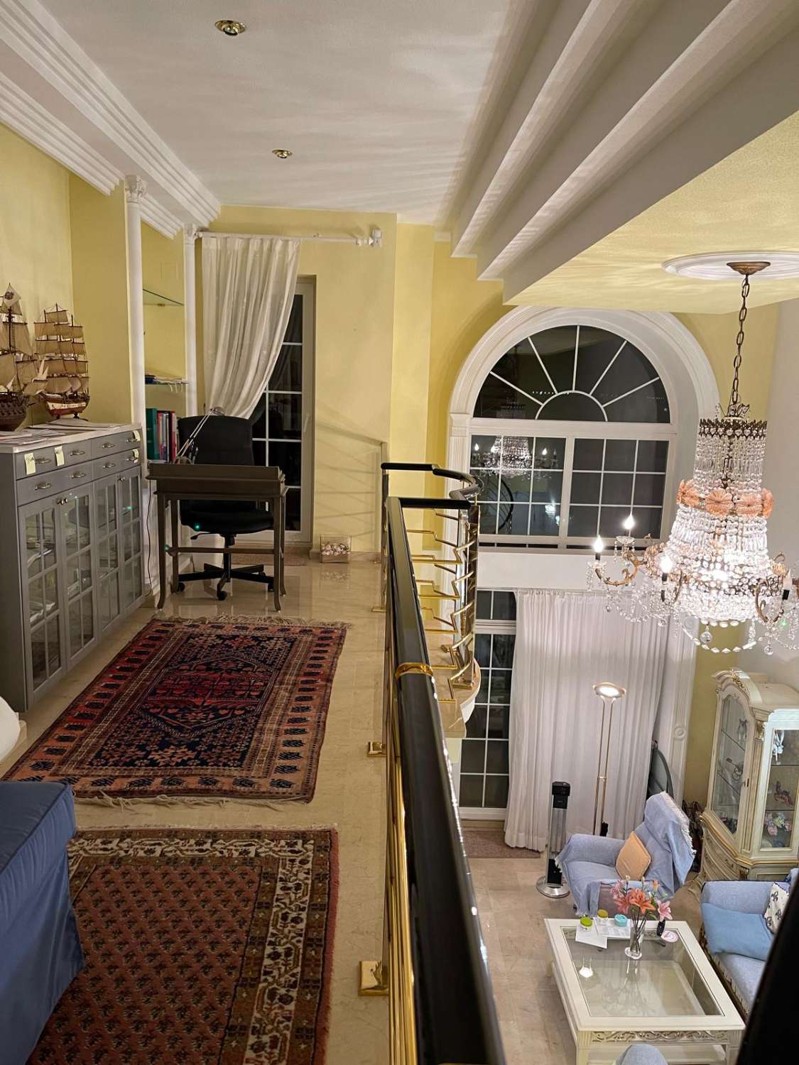 MEZONETOVÝ PENTHOUSE S PĚTI TERASAMI, GARÁŽÍ, PŘIROZENÝM SVĚTLEM A VŠESTRANNÝMI PROSTORY