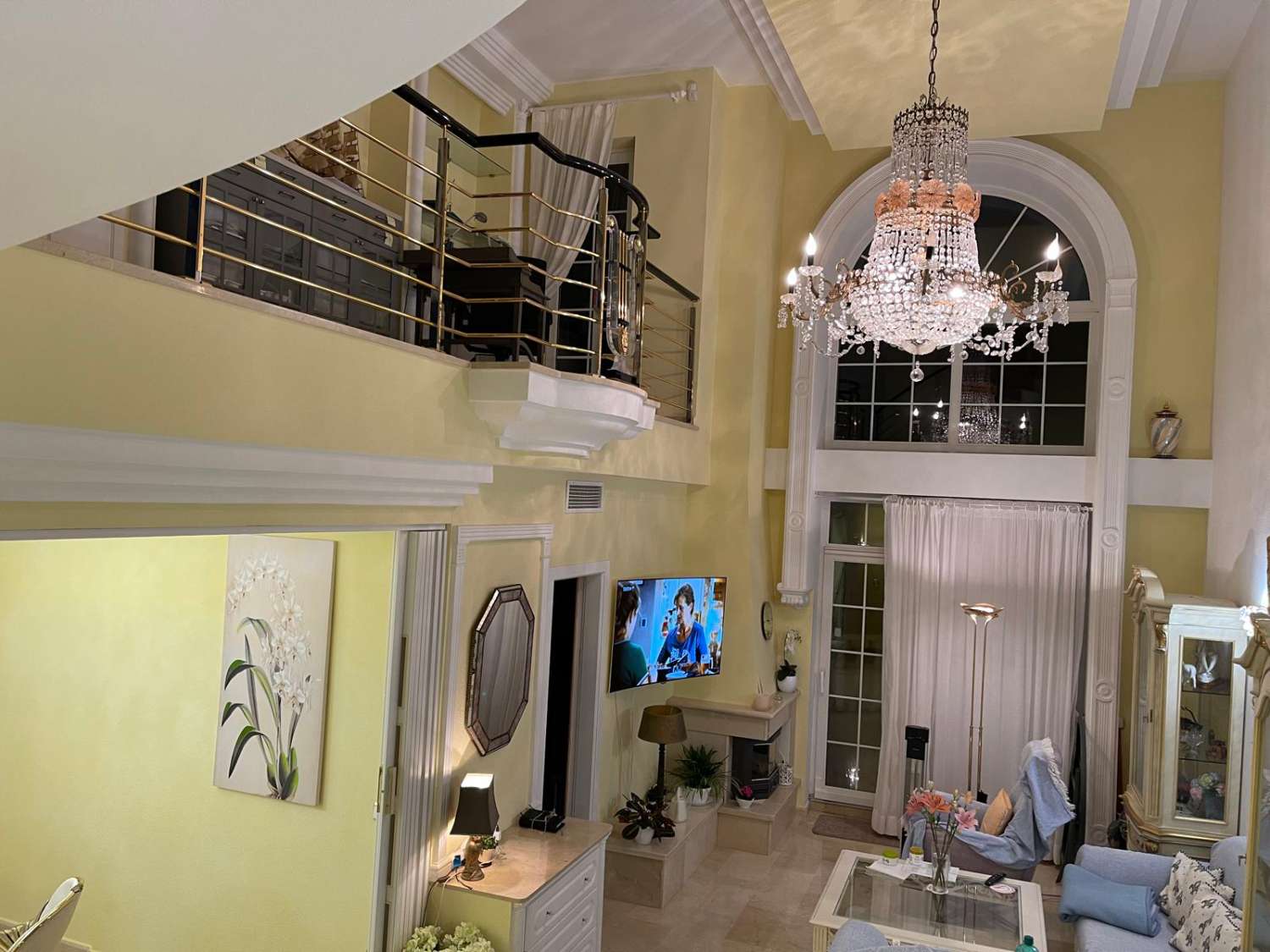 MEZONETOVÝ PENTHOUSE S PĚTI TERASAMI, GARÁŽÍ, PŘIROZENÝM SVĚTLEM A VŠESTRANNÝMI PROSTORY