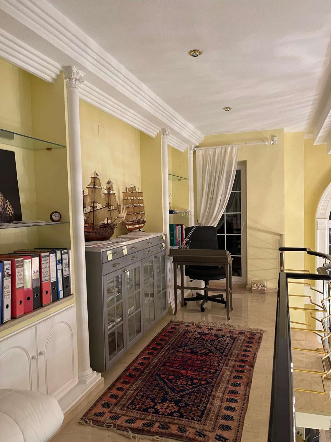 MEZONETOVÝ PENTHOUSE S PĚTI TERASAMI, GARÁŽÍ, PŘIROZENÝM SVĚTLEM A VŠESTRANNÝMI PROSTORY