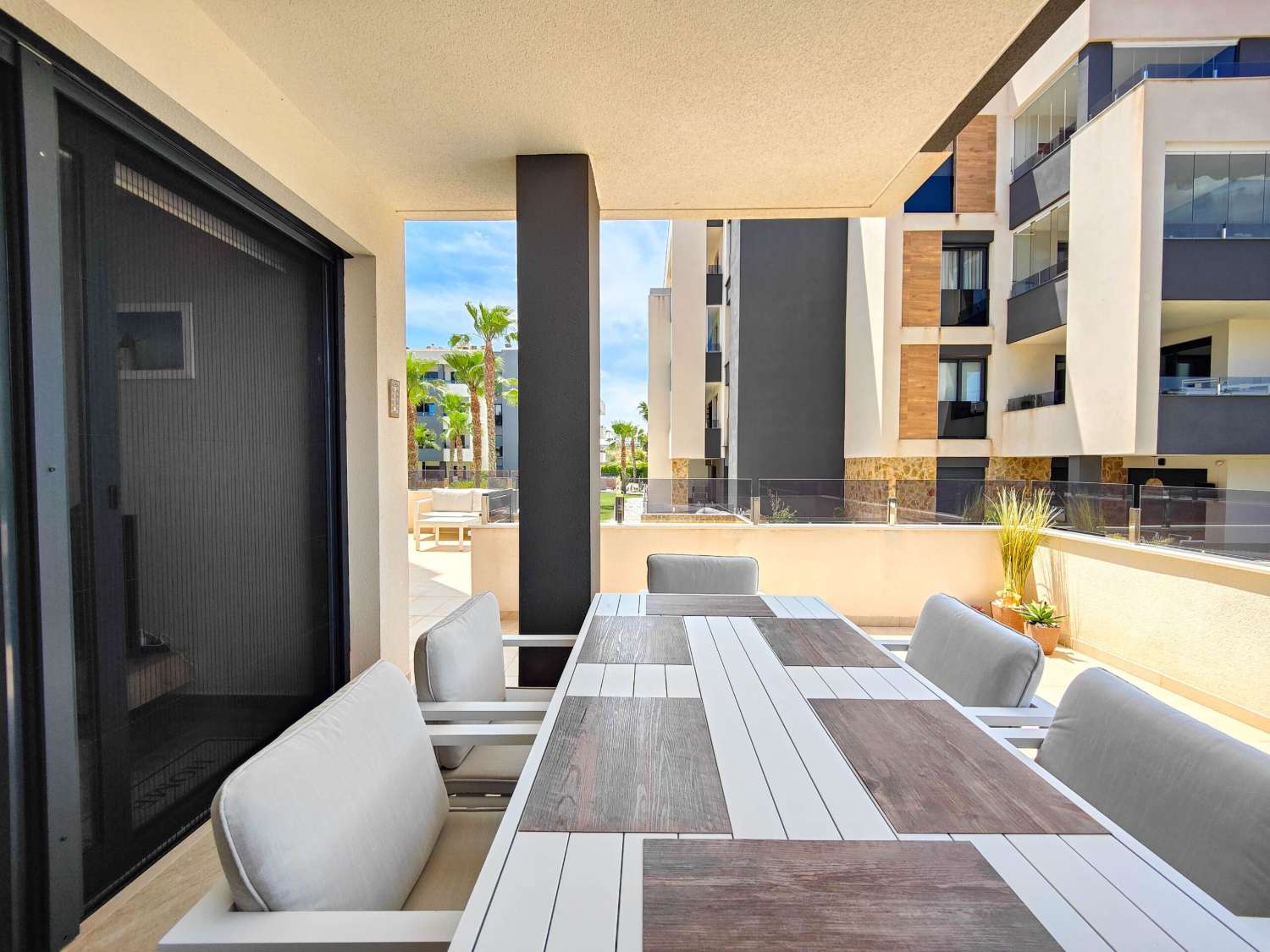 MODERN GROUND FLOOR APARTMENT WITH CORNER TERRACE IN RESIDENCIAL AMANECER VI – ORIHUELA COSTA