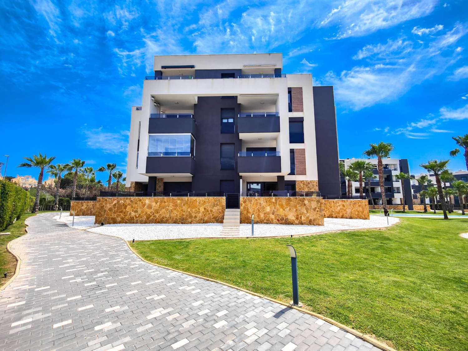 MODERN GROUND FLOOR APARTMENT WITH CORNER TERRACE IN RESIDENCIAL AMANECER VI – ORIHUELA COSTA