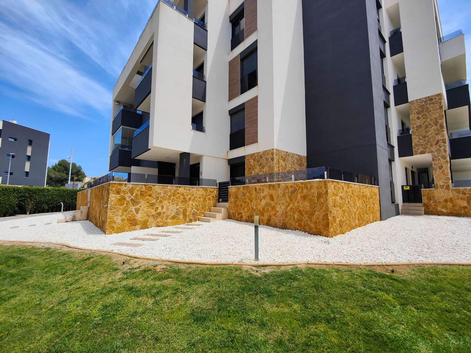 MODERN GROUND FLOOR APARTMENT WITH CORNER TERRACE IN RESIDENCIAL AMANECER VI – ORIHUELA COSTA