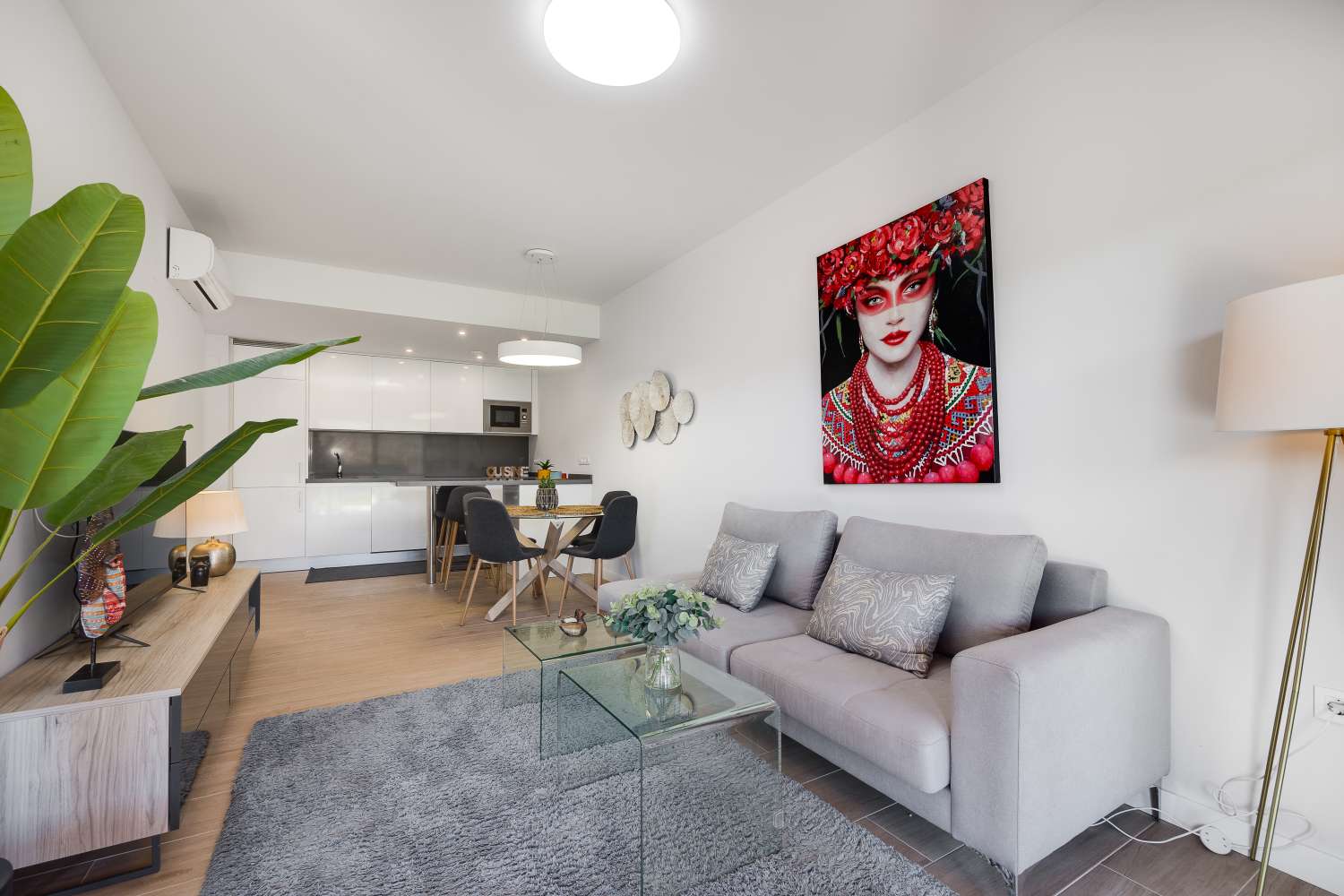 MAGNIFICENT GROUND FLOOR APARTMENT WITH LARGE PRIVATE GARDEN AND EXCELLENT COMMON AREAS