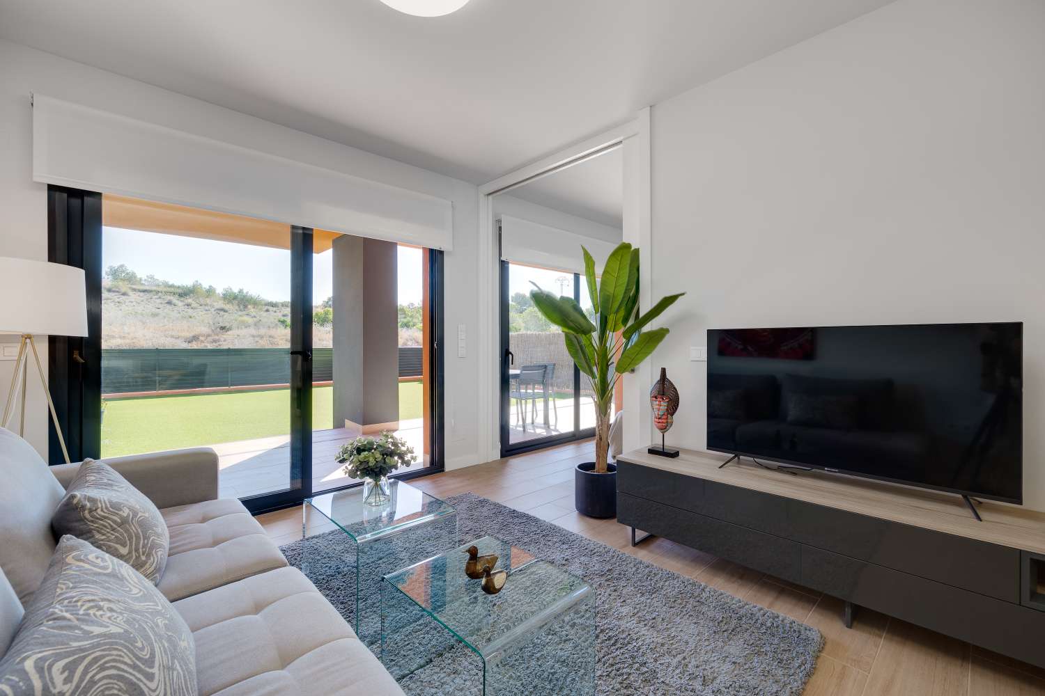 MAGNIFICENT GROUND FLOOR APARTMENT WITH LARGE PRIVATE GARDEN AND EXCELLENT COMMON AREAS