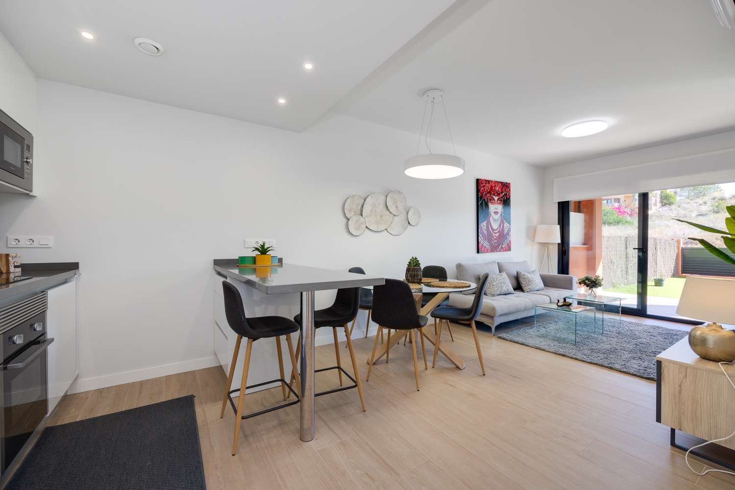MAGNIFICENT GROUND FLOOR APARTMENT WITH LARGE PRIVATE GARDEN AND EXCELLENT COMMON AREAS