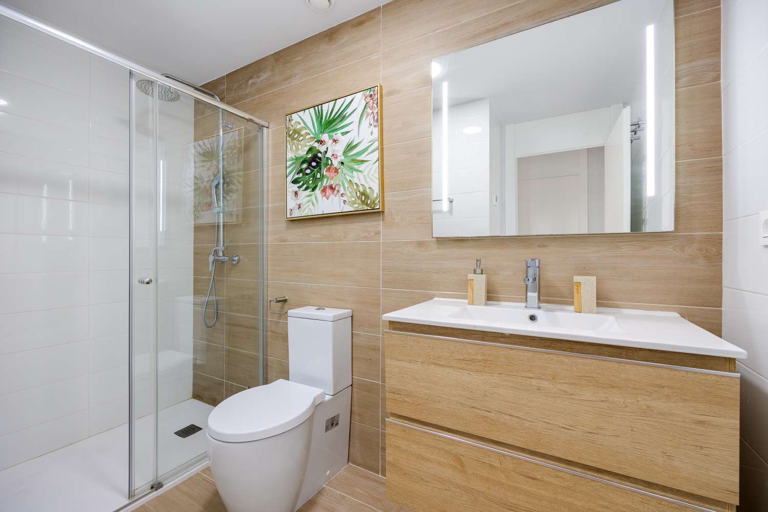 MAGNIFICENT GROUND FLOOR APARTMENT WITH LARGE PRIVATE GARDEN AND EXCELLENT COMMON AREAS