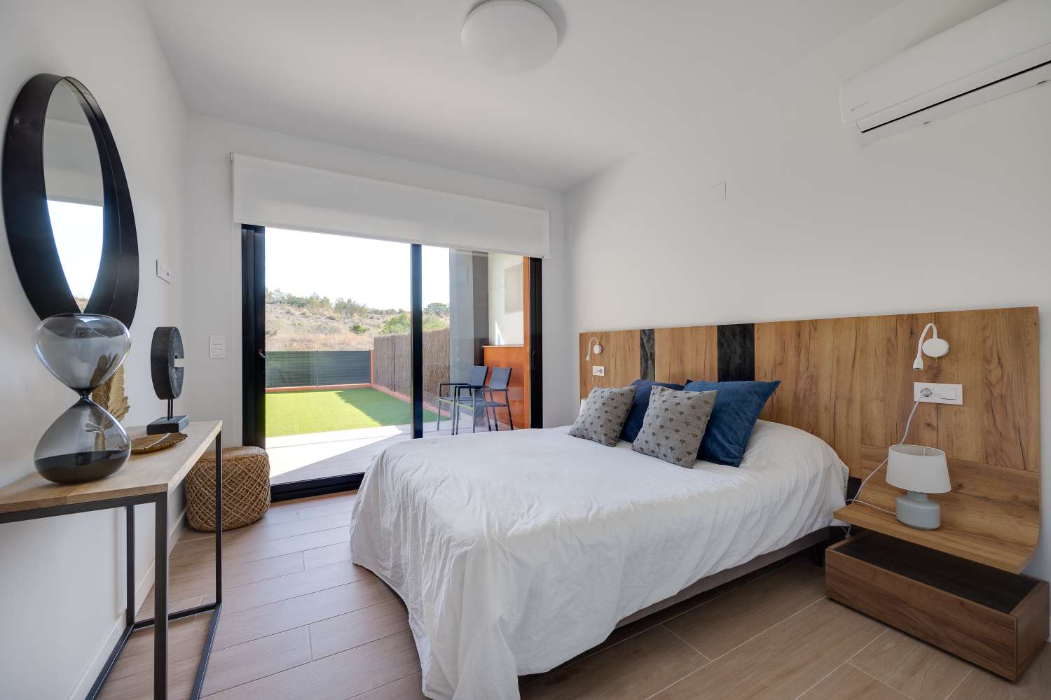 MAGNIFICENT GROUND FLOOR APARTMENT WITH LARGE PRIVATE GARDEN AND EXCELLENT COMMON AREAS