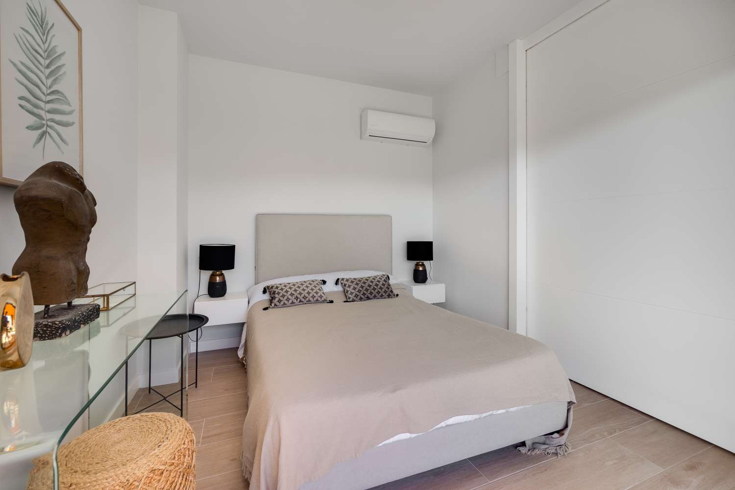 MAGNIFICENT GROUND FLOOR APARTMENT WITH LARGE PRIVATE GARDEN AND EXCELLENT COMMON AREAS