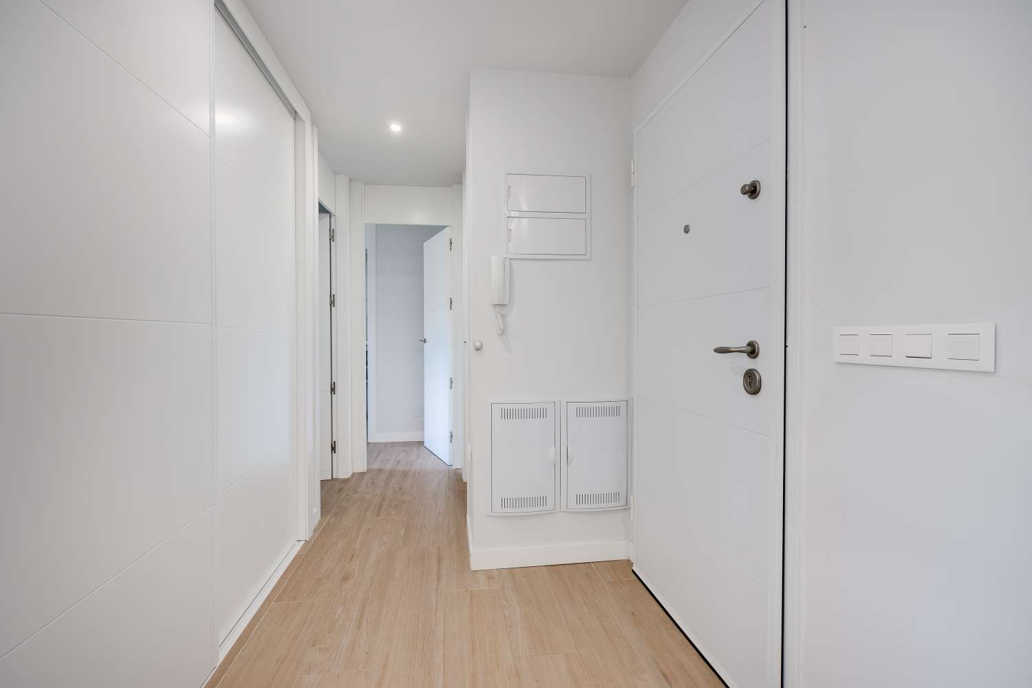 MAGNIFICENT GROUND FLOOR APARTMENT WITH LARGE PRIVATE GARDEN AND EXCELLENT COMMON AREAS