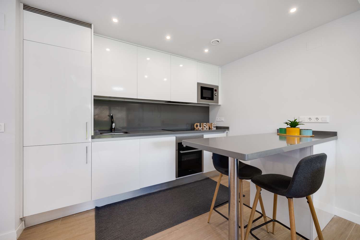 MAGNIFICENT GROUND FLOOR APARTMENT WITH LARGE PRIVATE GARDEN AND EXCELLENT COMMON AREAS