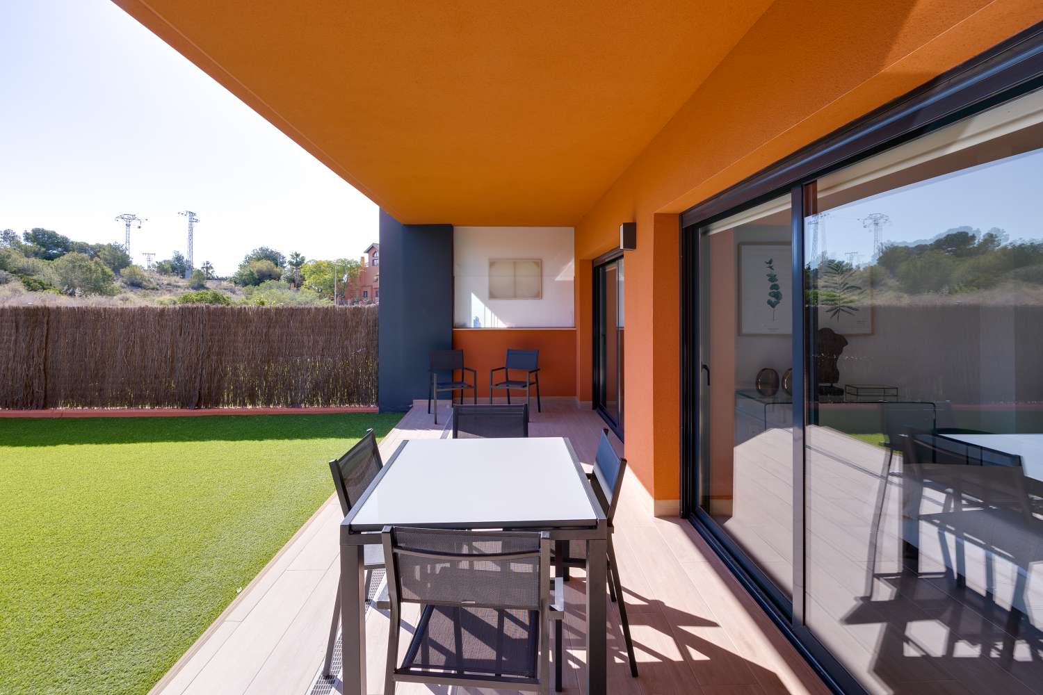 MAGNIFICENT GROUND FLOOR APARTMENT WITH LARGE PRIVATE GARDEN AND EXCELLENT COMMON AREAS