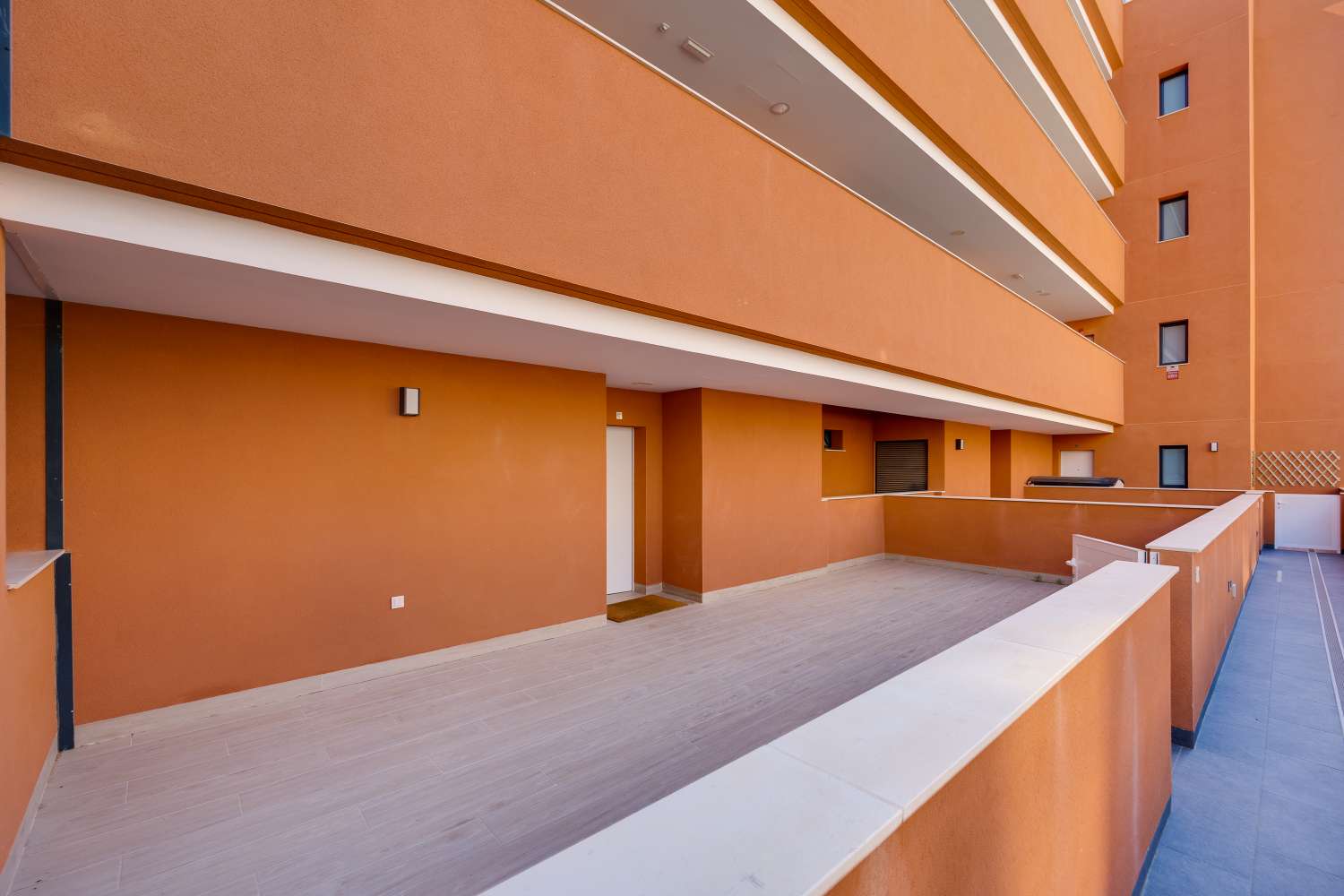 MAGNIFICENT GROUND FLOOR APARTMENT WITH LARGE PRIVATE GARDEN AND EXCELLENT COMMON AREAS