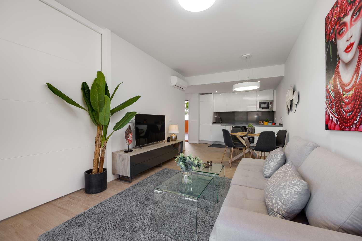 MAGNIFICENT GROUND FLOOR APARTMENT WITH LARGE PRIVATE GARDEN AND EXCELLENT COMMON AREAS