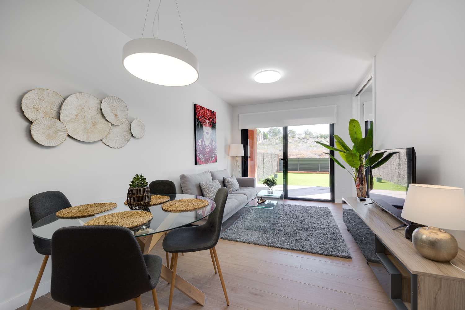 MAGNIFICENT GROUND FLOOR APARTMENT WITH LARGE PRIVATE GARDEN AND EXCELLENT COMMON AREAS