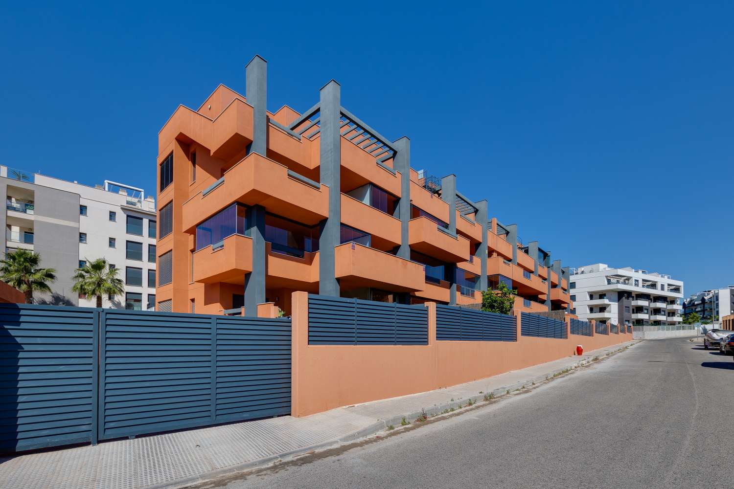 MAGNIFICENT GROUND FLOOR APARTMENT WITH LARGE PRIVATE GARDEN AND EXCELLENT COMMON AREAS