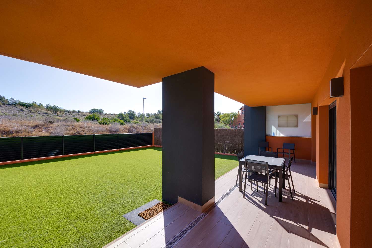 MAGNIFICENT GROUND FLOOR APARTMENT WITH LARGE PRIVATE GARDEN AND EXCELLENT COMMON AREAS