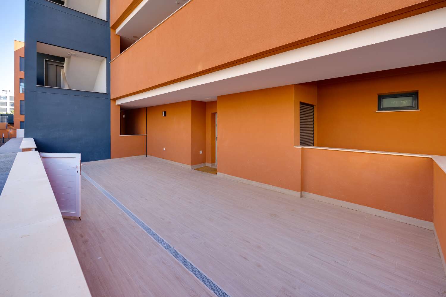 MAGNIFICENT GROUND FLOOR APARTMENT WITH LARGE PRIVATE GARDEN AND EXCELLENT COMMON AREAS