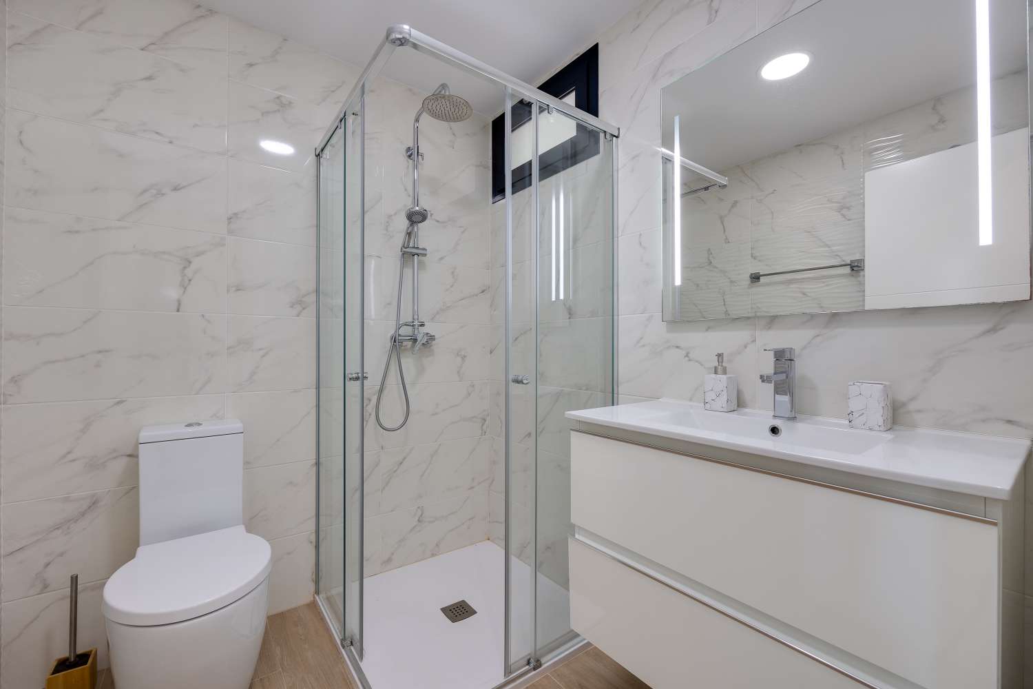 MAGNIFICENT GROUND FLOOR APARTMENT WITH LARGE PRIVATE GARDEN AND EXCELLENT COMMON AREAS