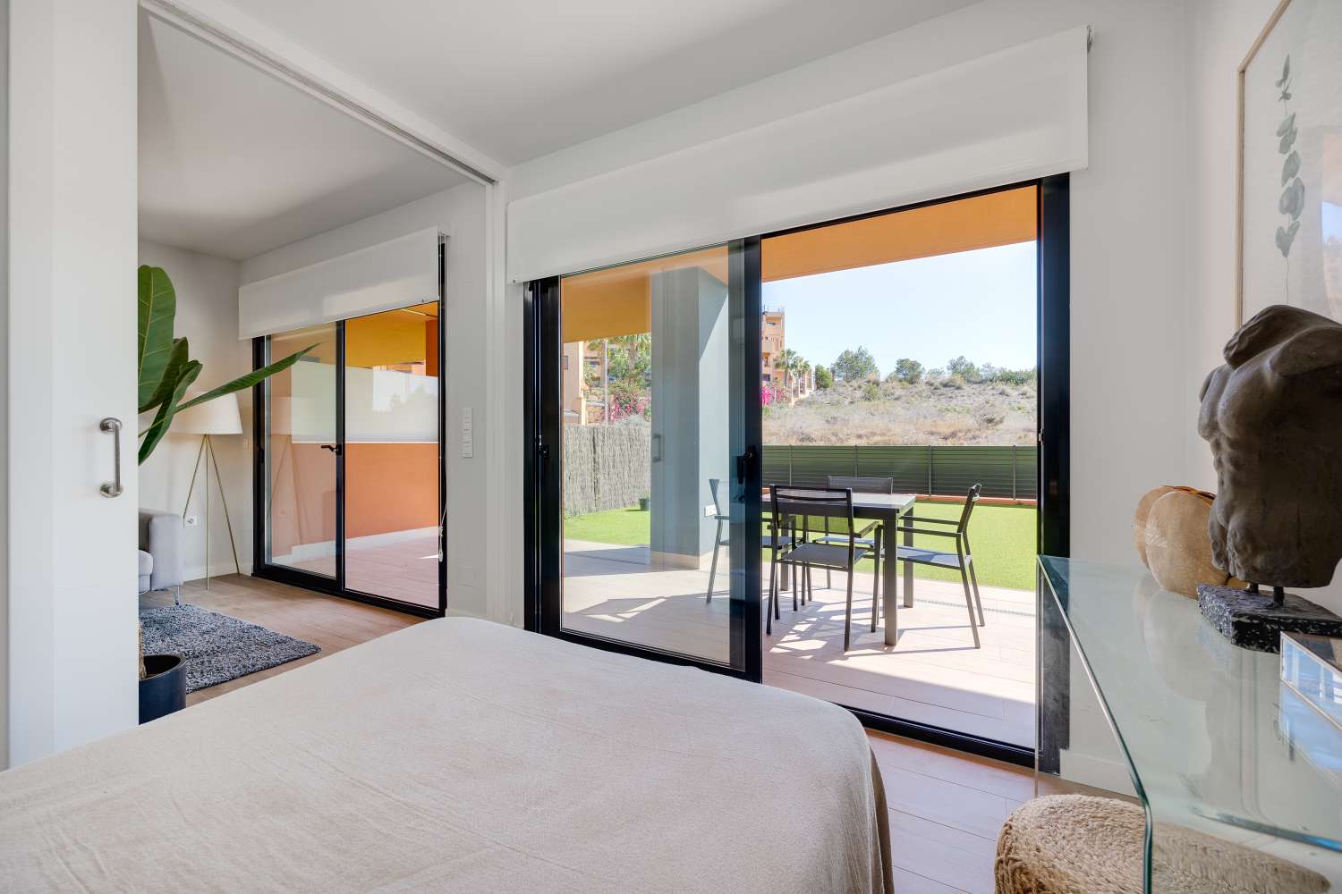 MAGNIFICENT GROUND FLOOR APARTMENT WITH LARGE PRIVATE GARDEN AND EXCELLENT COMMON AREAS