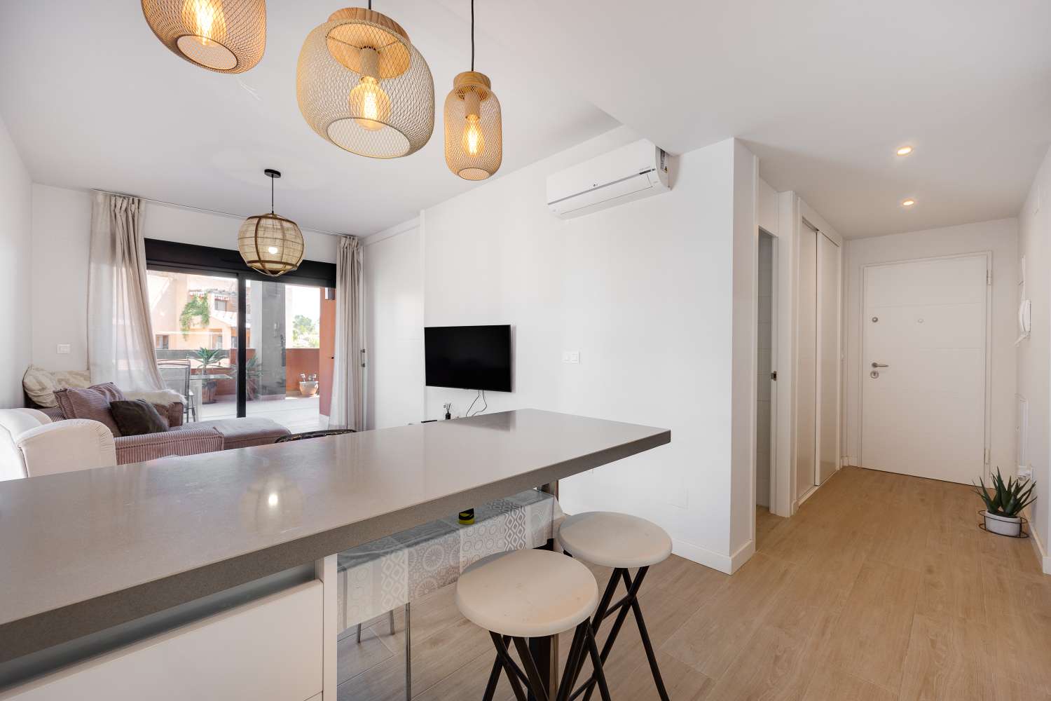 APARTMENT WITH LARGE TERRACE, BRIGHT, FURNISHED AND WITH COMMUNAL POOL
