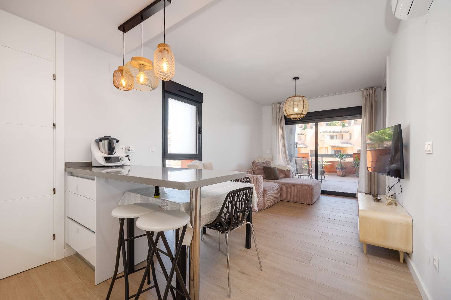 APARTMENT WITH LARGE TERRACE, BRIGHT, FURNISHED AND WITH COMMUNAL POOL