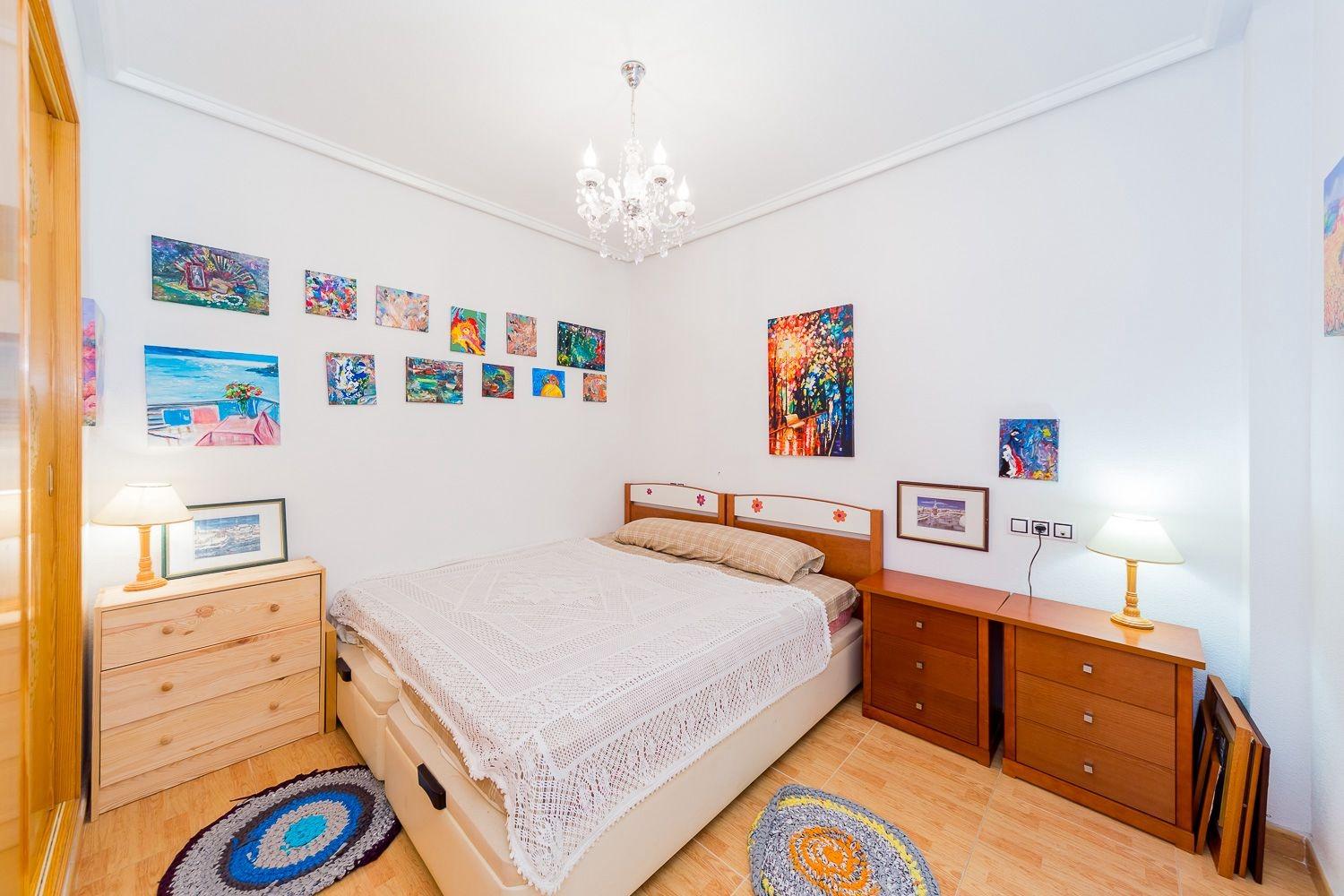 SPACIOUS APARTMENT IN THE CENTER OF TORREVIEJA, CLOSE TO THE BEACH