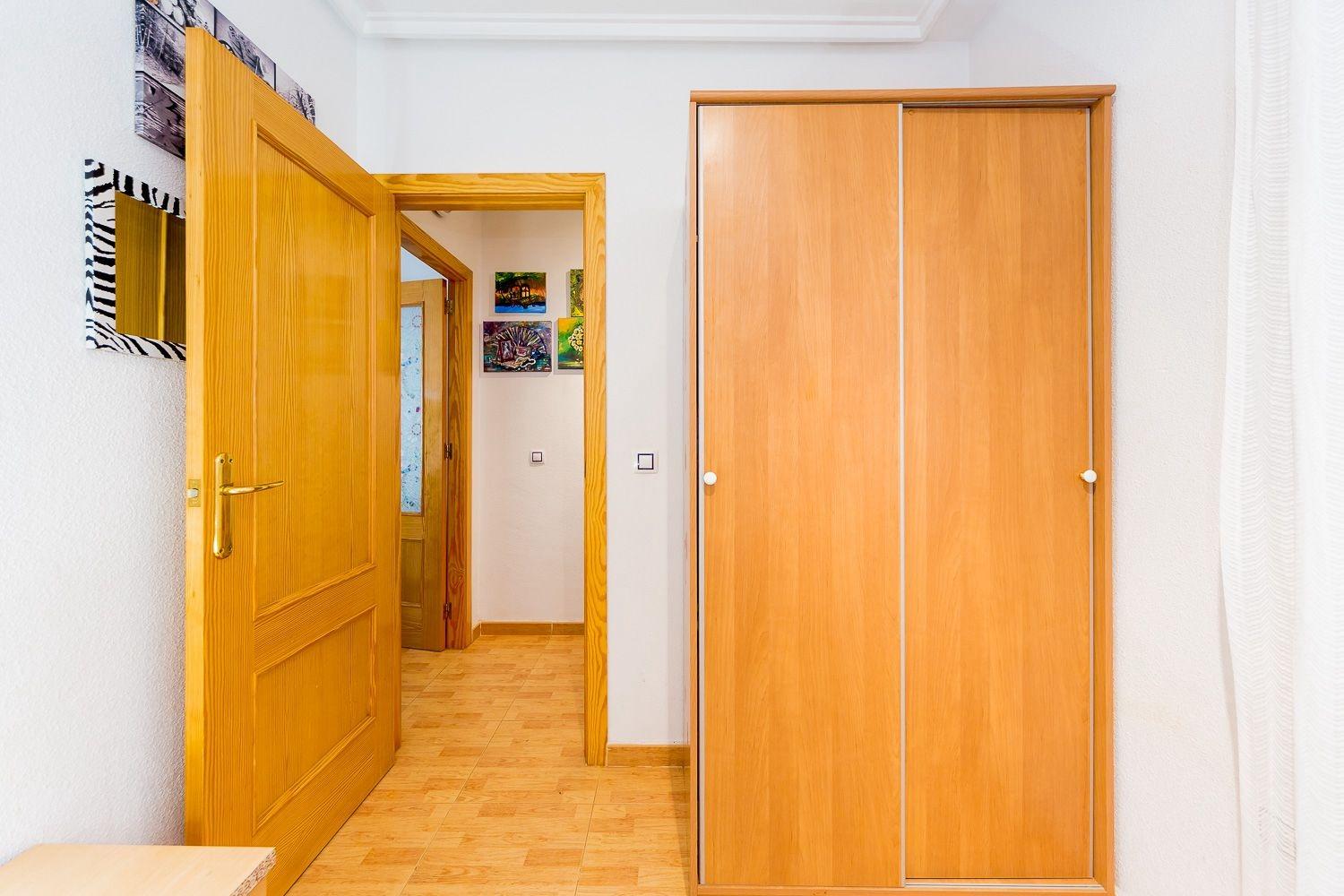 SPACIOUS APARTMENT IN THE CENTER OF TORREVIEJA, CLOSE TO THE BEACH