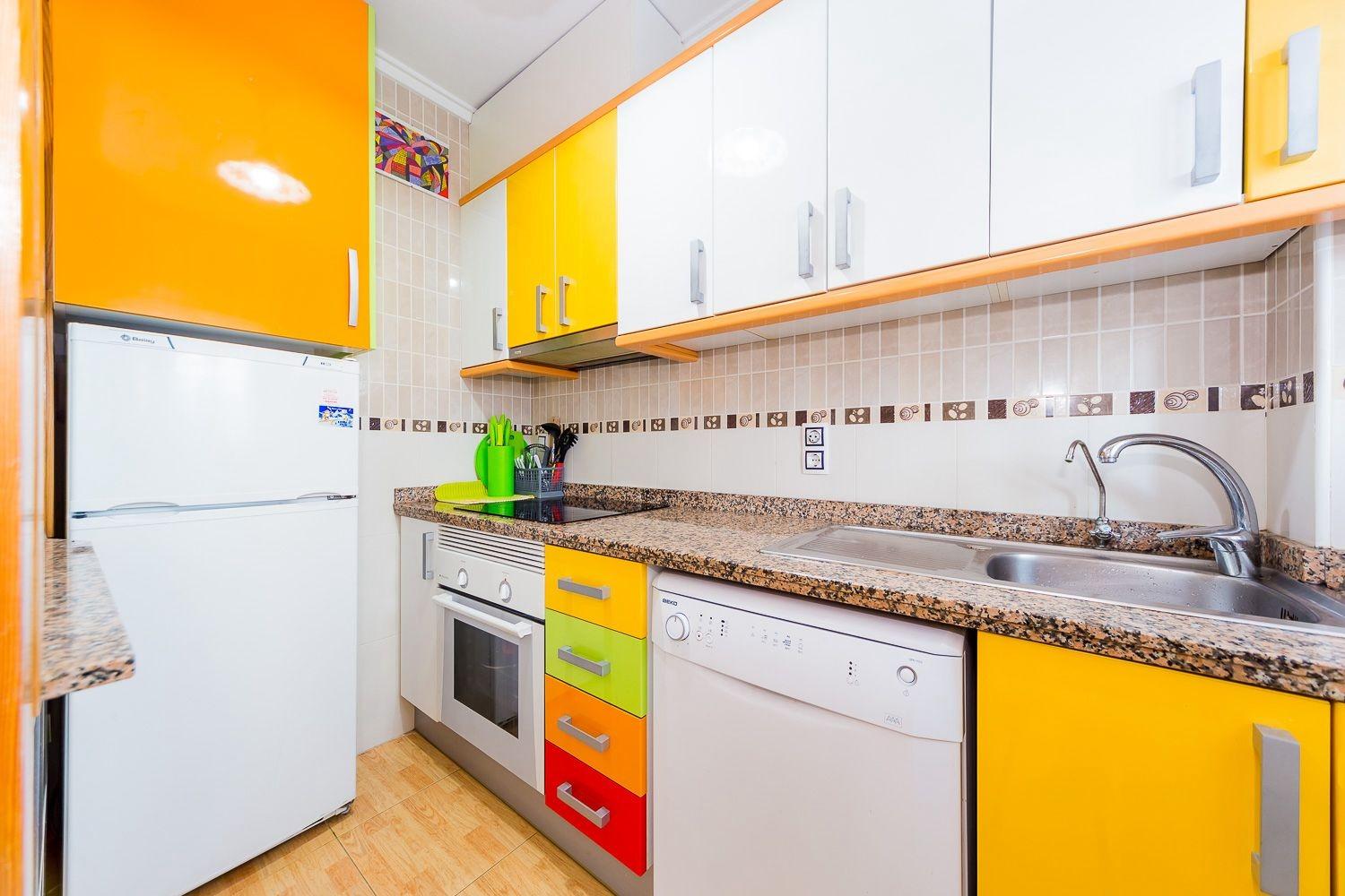 SPACIOUS APARTMENT IN THE CENTER OF TORREVIEJA, CLOSE TO THE BEACH