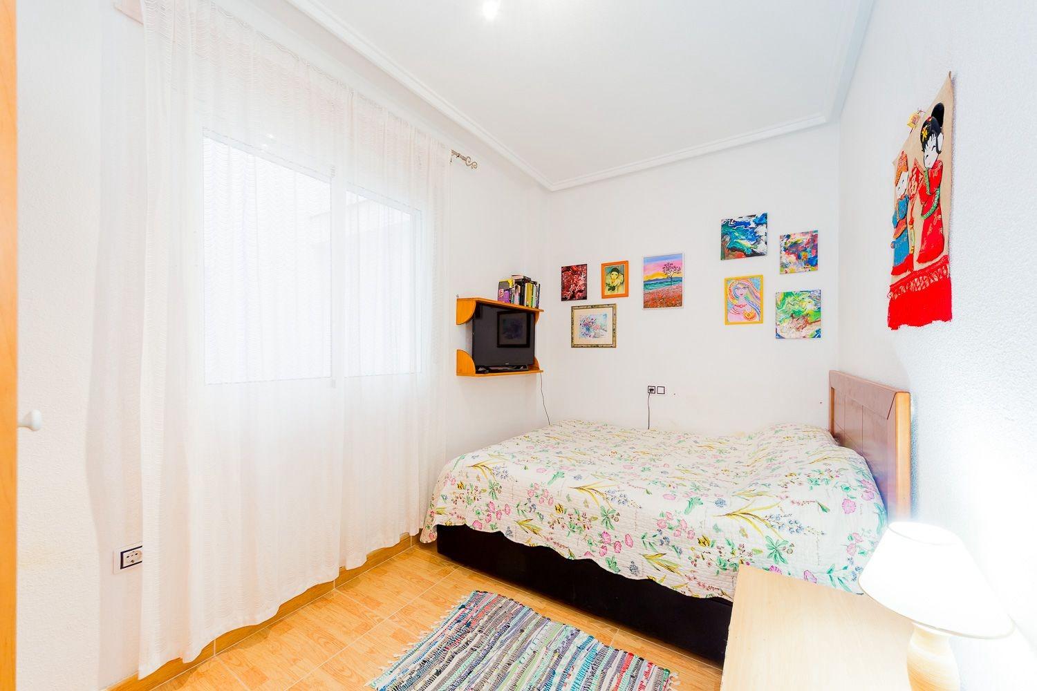 SPACIOUS APARTMENT IN THE CENTER OF TORREVIEJA, CLOSE TO THE BEACH