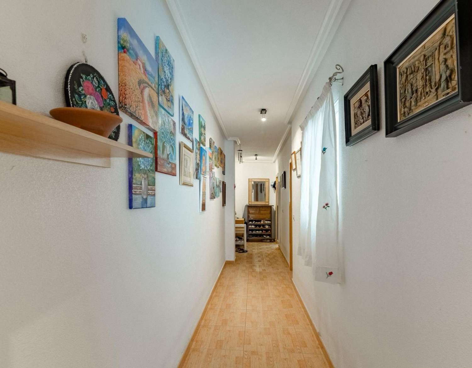 SPACIOUS APARTMENT IN THE CENTER OF TORREVIEJA, CLOSE TO THE BEACH