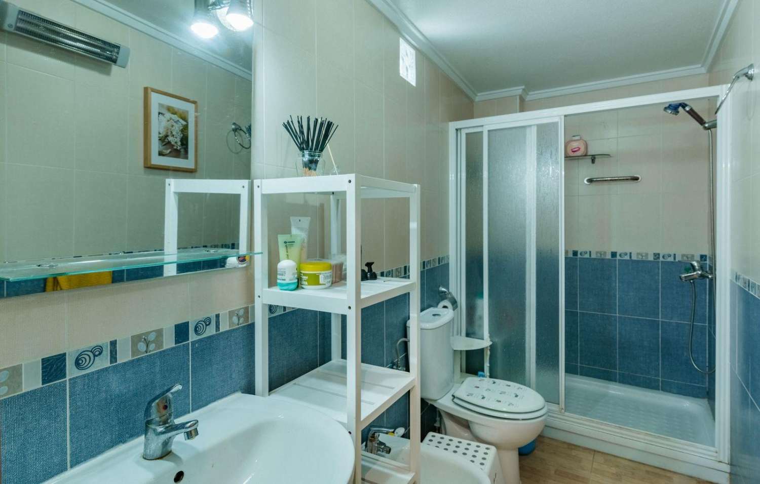 SPACIOUS APARTMENT IN THE CENTER OF TORREVIEJA, CLOSE TO THE BEACH