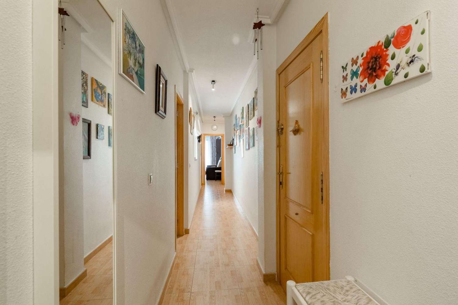 SPACIOUS APARTMENT IN THE CENTER OF TORREVIEJA, CLOSE TO THE BEACH