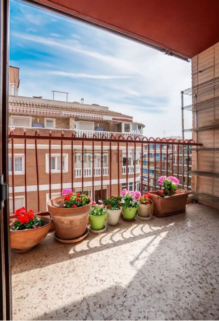 RENOVATED PENTHOUSE WITH SEA VIEWS JUST 150 METERS FROM THE BEACH – ACEQUIÓN AREA, TORREVIEJA