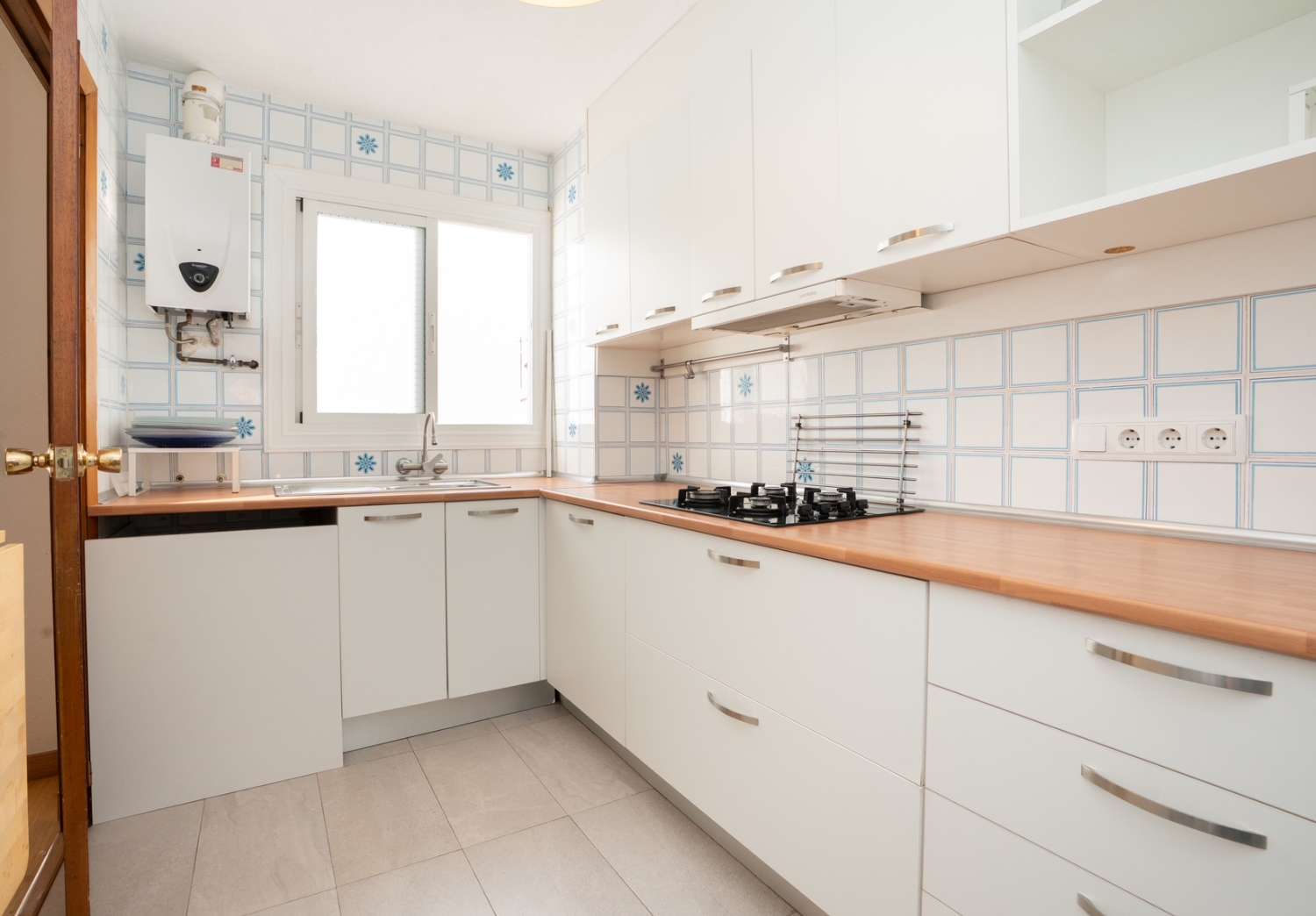 RENOVATED PENTHOUSE WITH SEA VIEWS JUST 150 METERS FROM THE BEACH – ACEQUIÓN AREA, TORREVIEJA