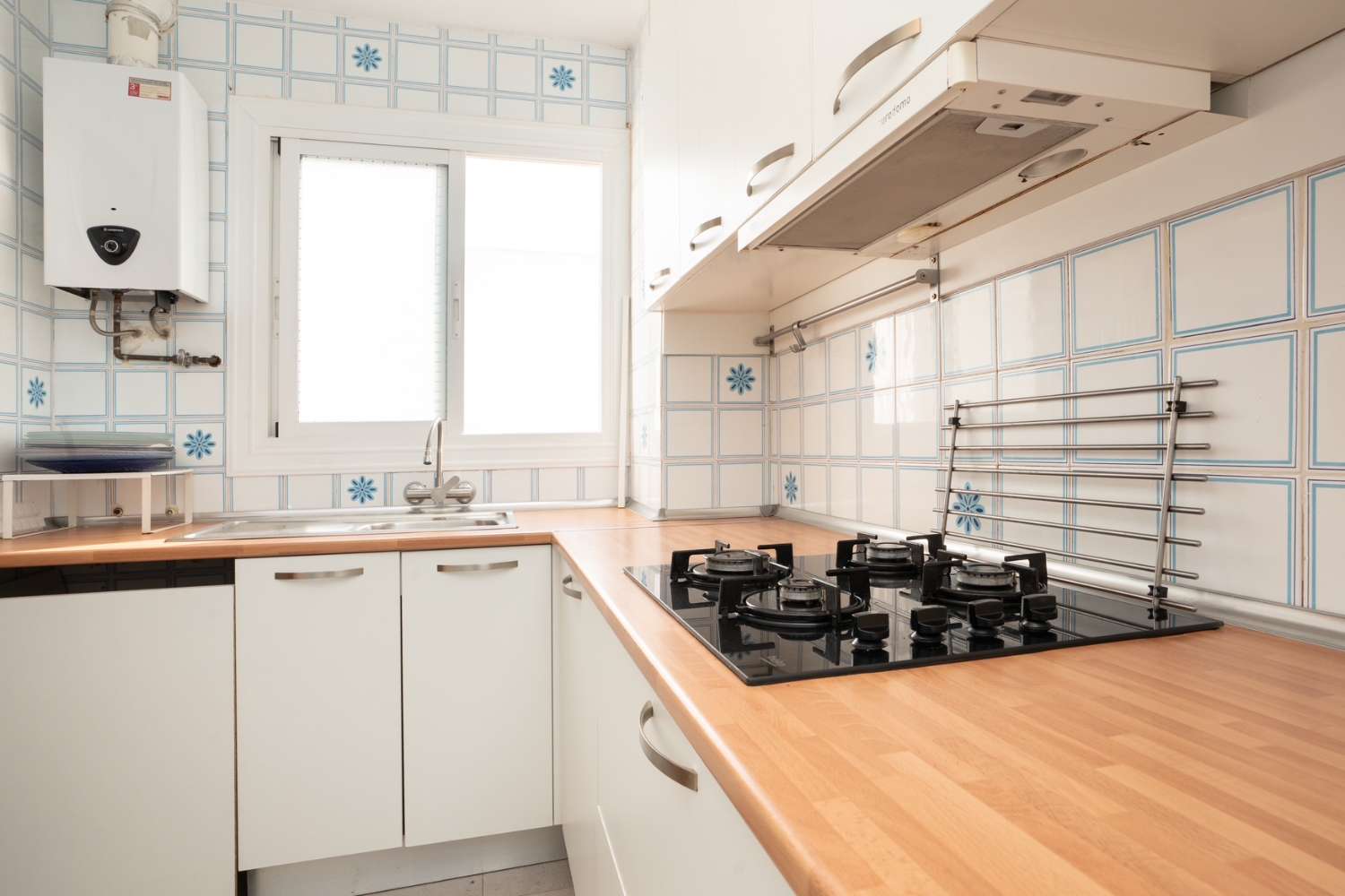 RENOVATED PENTHOUSE WITH SEA VIEWS JUST 150 METERS FROM THE BEACH – ACEQUIÓN AREA, TORREVIEJA