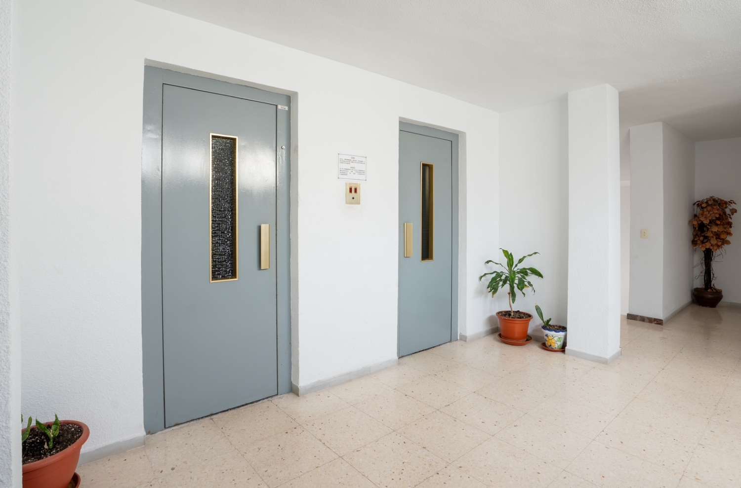 RENOVATED PENTHOUSE WITH SEA VIEWS JUST 150 METERS FROM THE BEACH – ACEQUIÓN AREA, TORREVIEJA